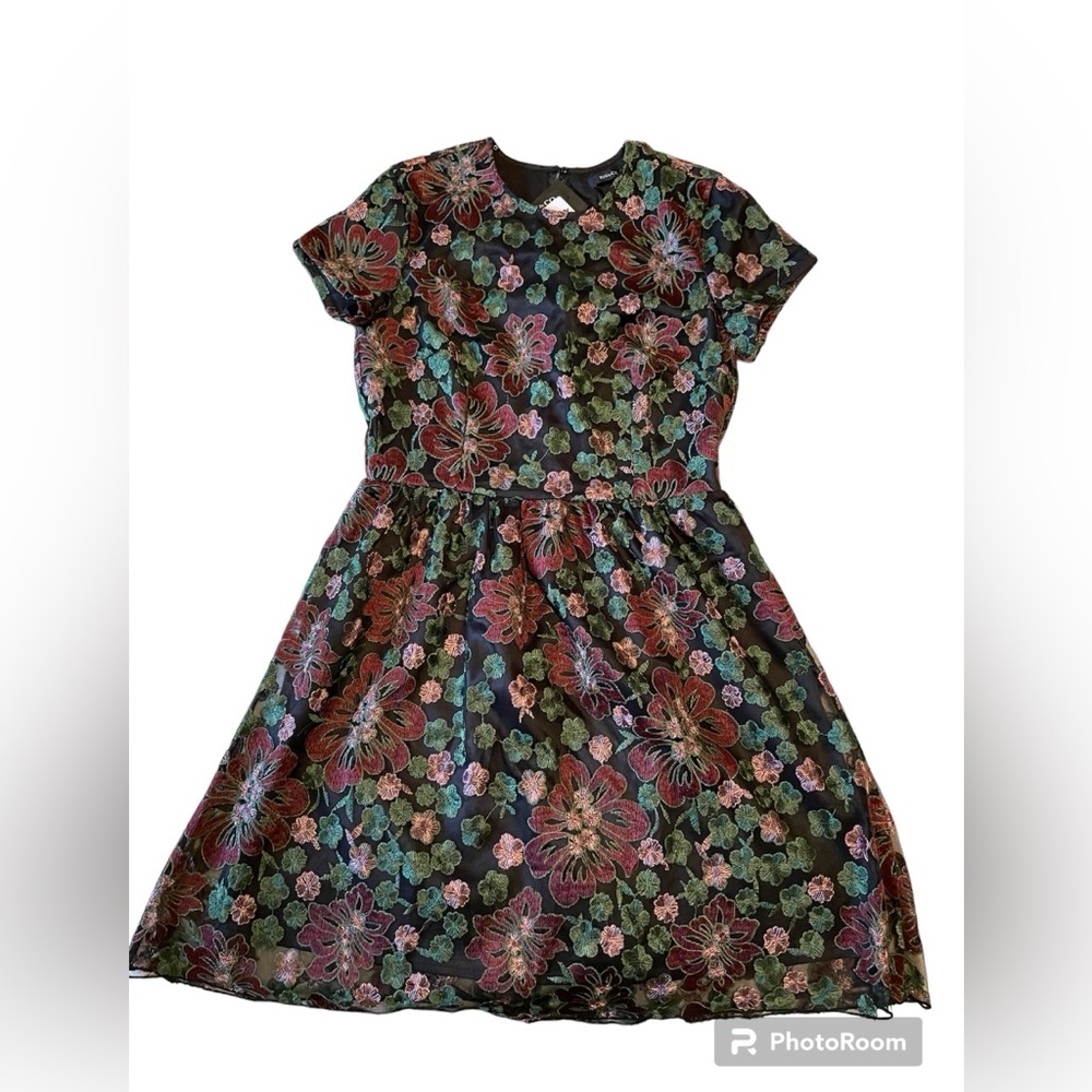 NWT RW &CO beautiful Black embroidery cocktail dress